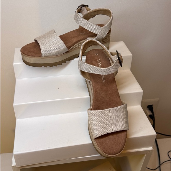 TOMS WEDGE CANVAS RUBBER SANDALS WOMENS SIZE 8. LIKE NEW - Picture 6 of 16